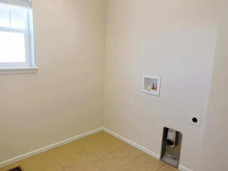 1073 White Leaf Cir — Photo 6