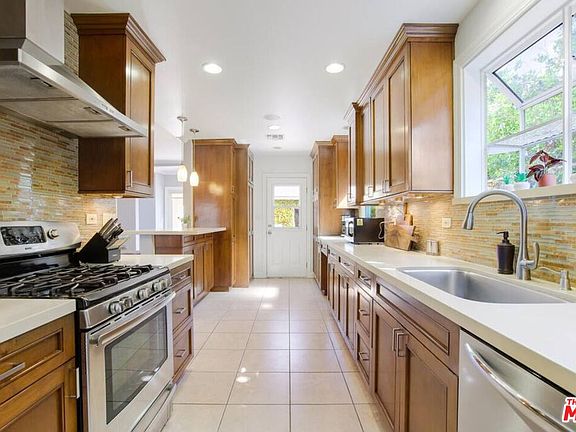 3rd image of 4240 Matilija Ave