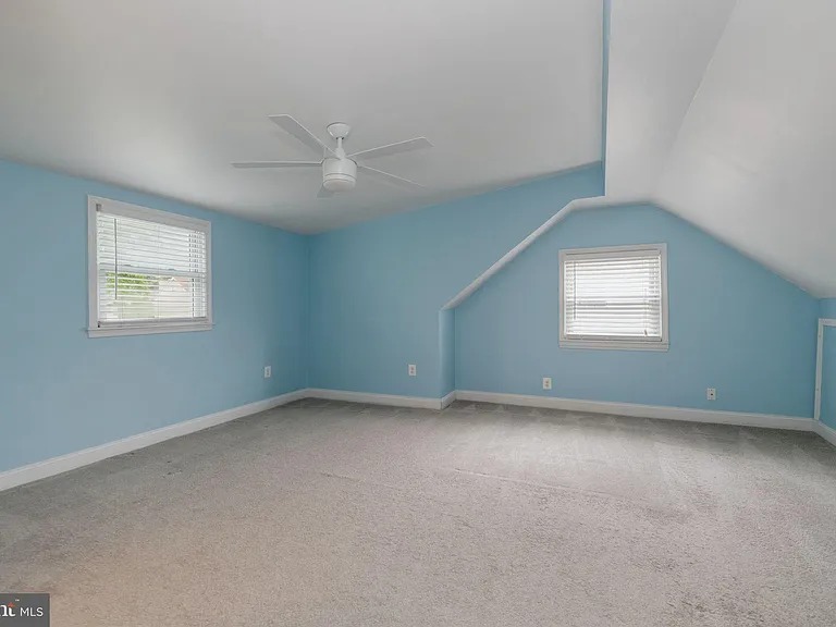 6823 Barrett Rd — Photo 23
