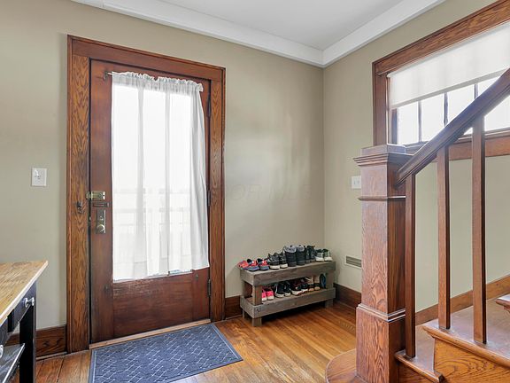 4th image of 220 Coshocton Ave