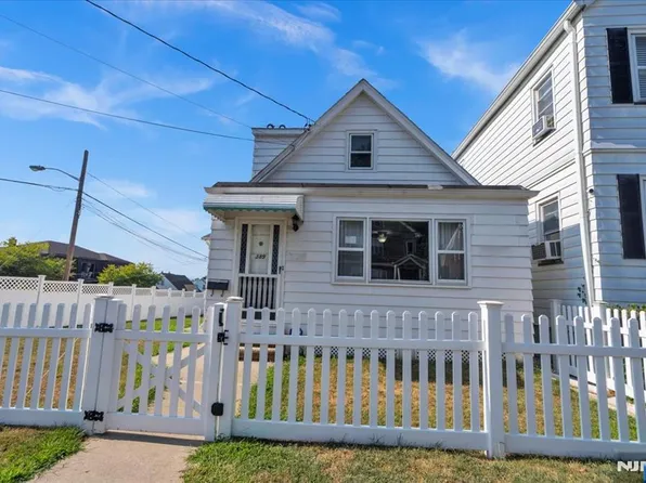 389 Semel Ave, Garfield, NJ 07026