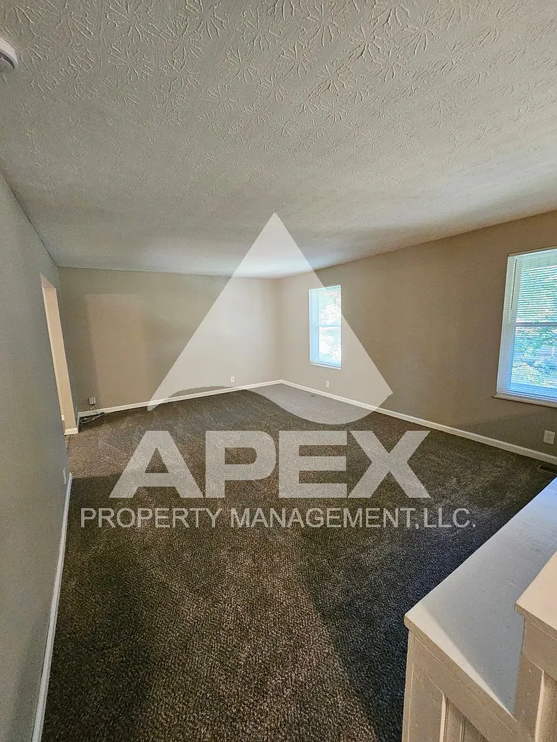 Beautiful Brick 2-Story 4 Bd -3 Ba Single Family Home in West Knox! — Photo 4