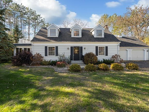 2nd image of 625 Queensland Ln N