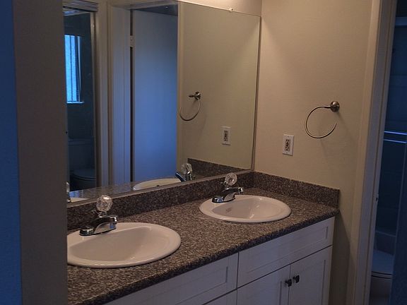 4th image of 519 Palm Dr APT 5