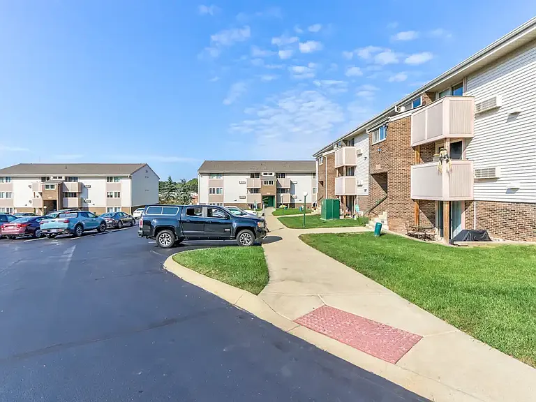 Royalwood Apartments — Photo 22