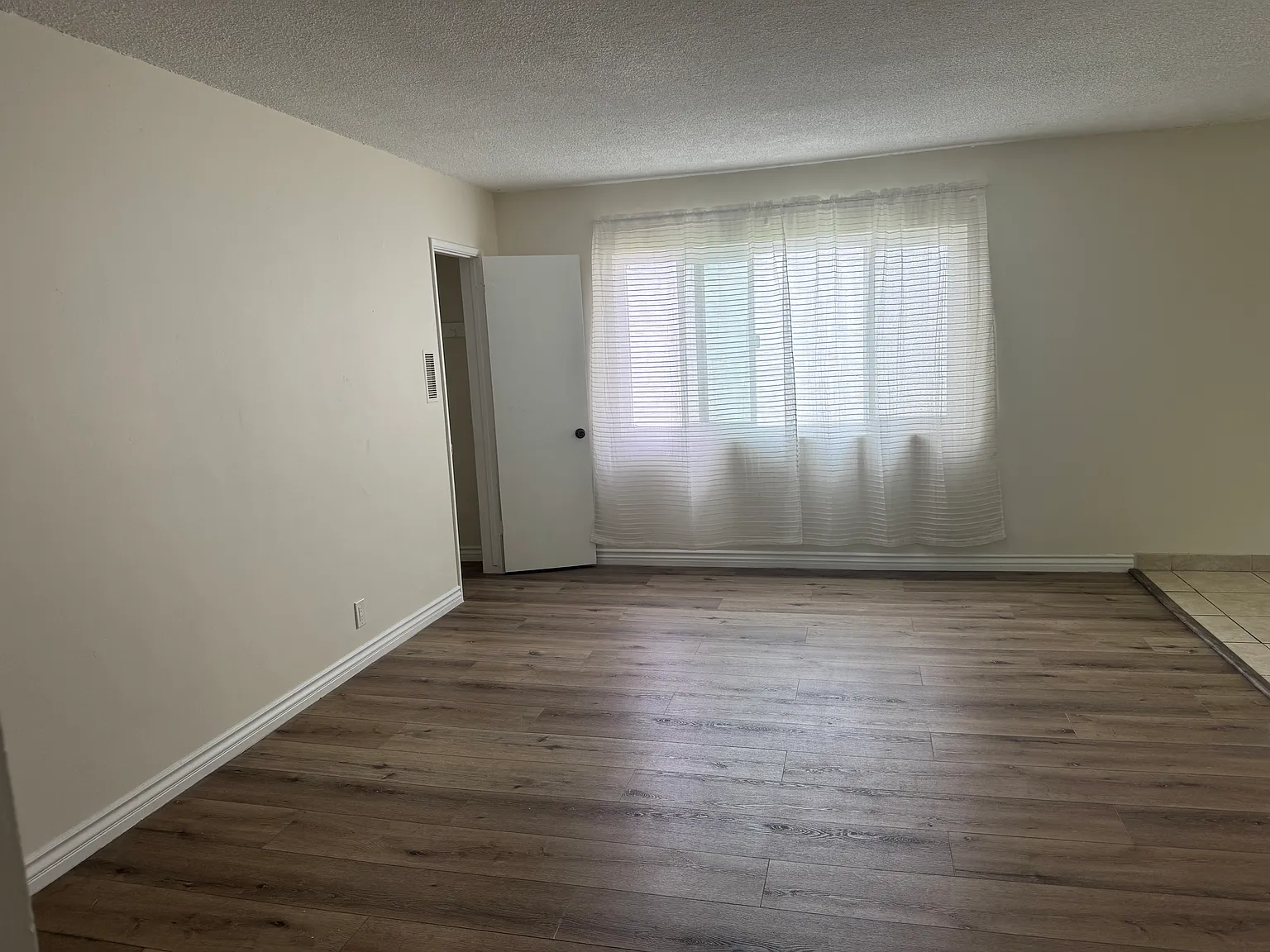 2 bed, 850 sqft, $2,775 — Photo 2