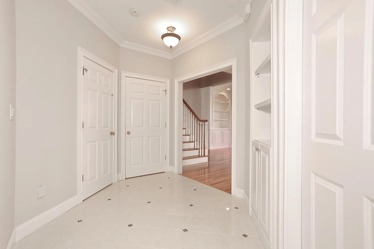 3 bed, 3.5 bath, 2754 sqft, $7,200 — Photo 2