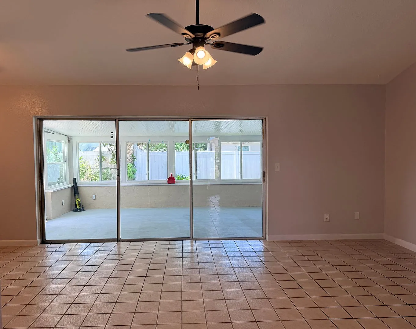 3/2 with Private In ground pool on a large corner lot — Photo 2