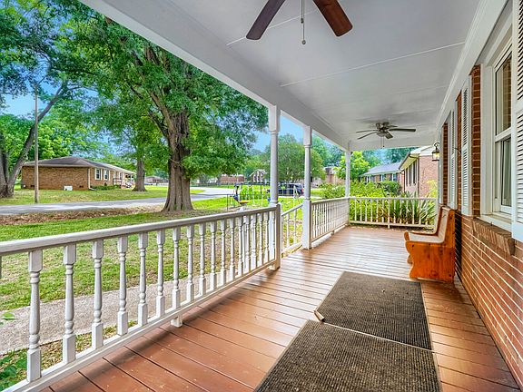 4th image of 221 Eden Cir