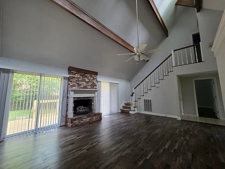 400 Chatham Pl — Photo 4