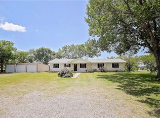 106 Southmayd Rd, Whitesboro, TX 76273