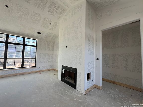 4th image of 208 Madrone