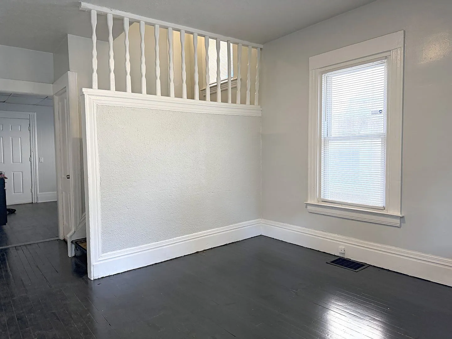 4 bedroom, House — Photo 2