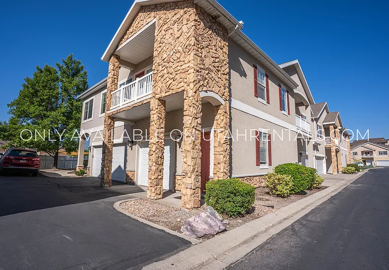 1052 Canyon Meadow Dr #3 — Photo 1