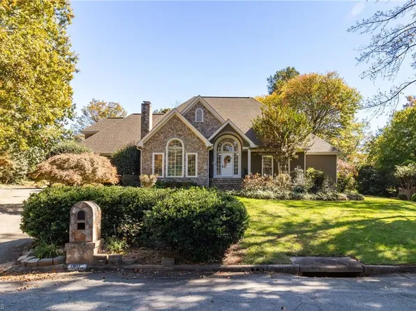 1902 Rockglen Ln, Greensboro, NC 27410