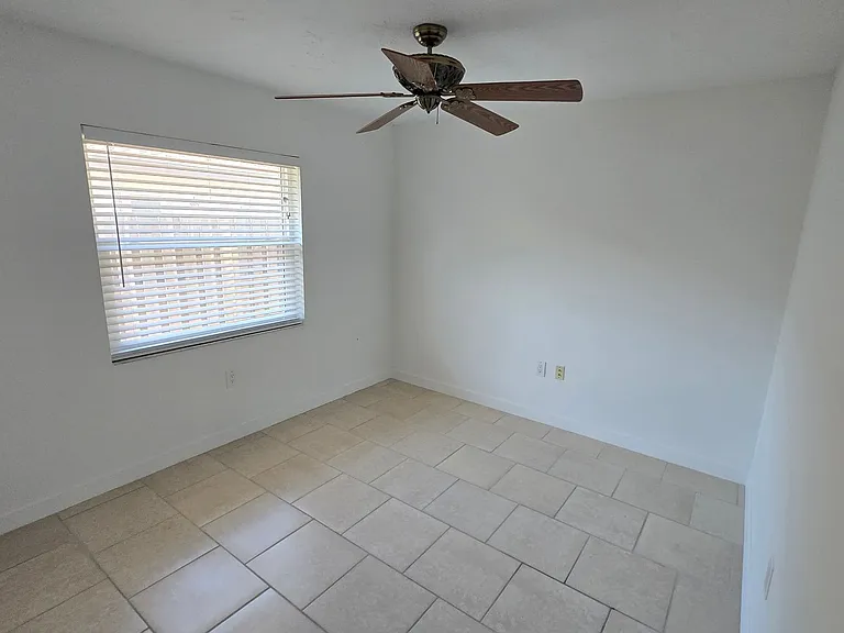 4705 Violet Ave — Photo 9