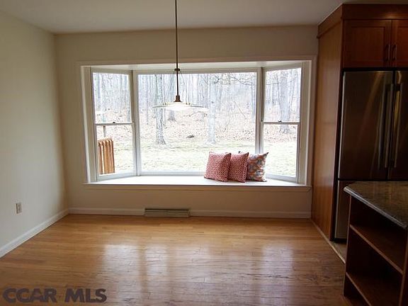 5th image of 1365 Deerfield Dr
