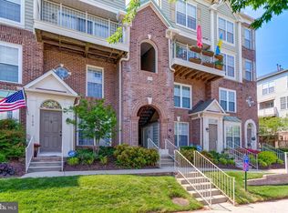 4104 Oxford Ln APT 304, Fairfax, VA 22030