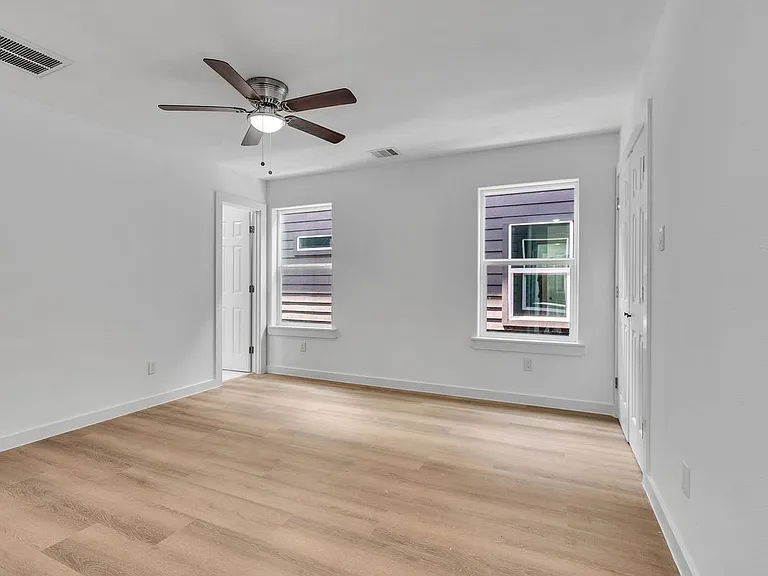 1052 N Lane St — Photo 6