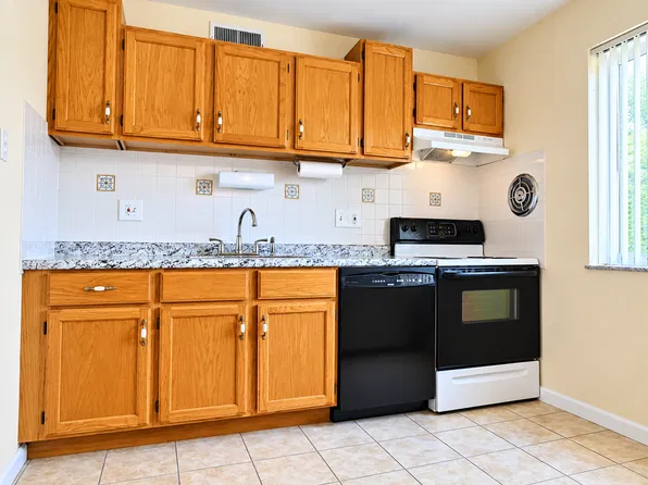 780 Thompson Dr, Florissant, MO 63031