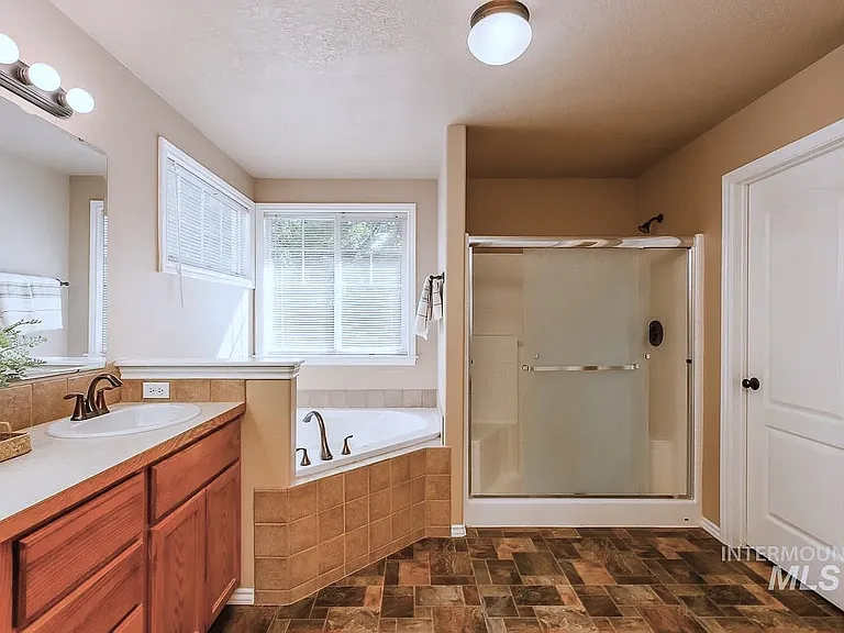 5729 S Moreya Ave — Photo 19