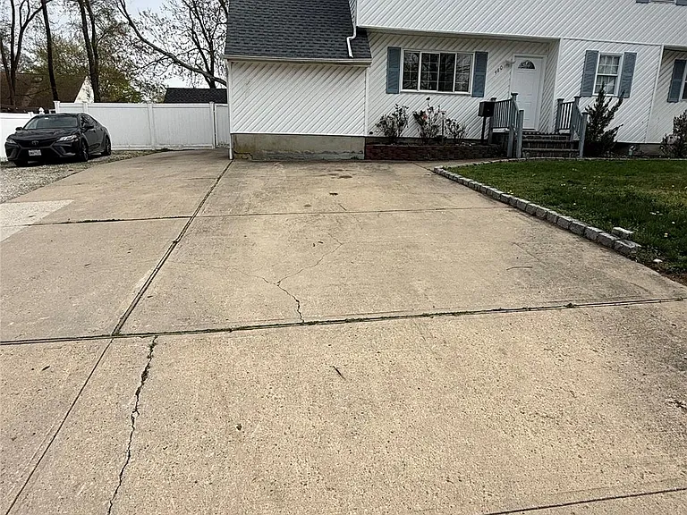 480 Saint Johns St — Photo 1