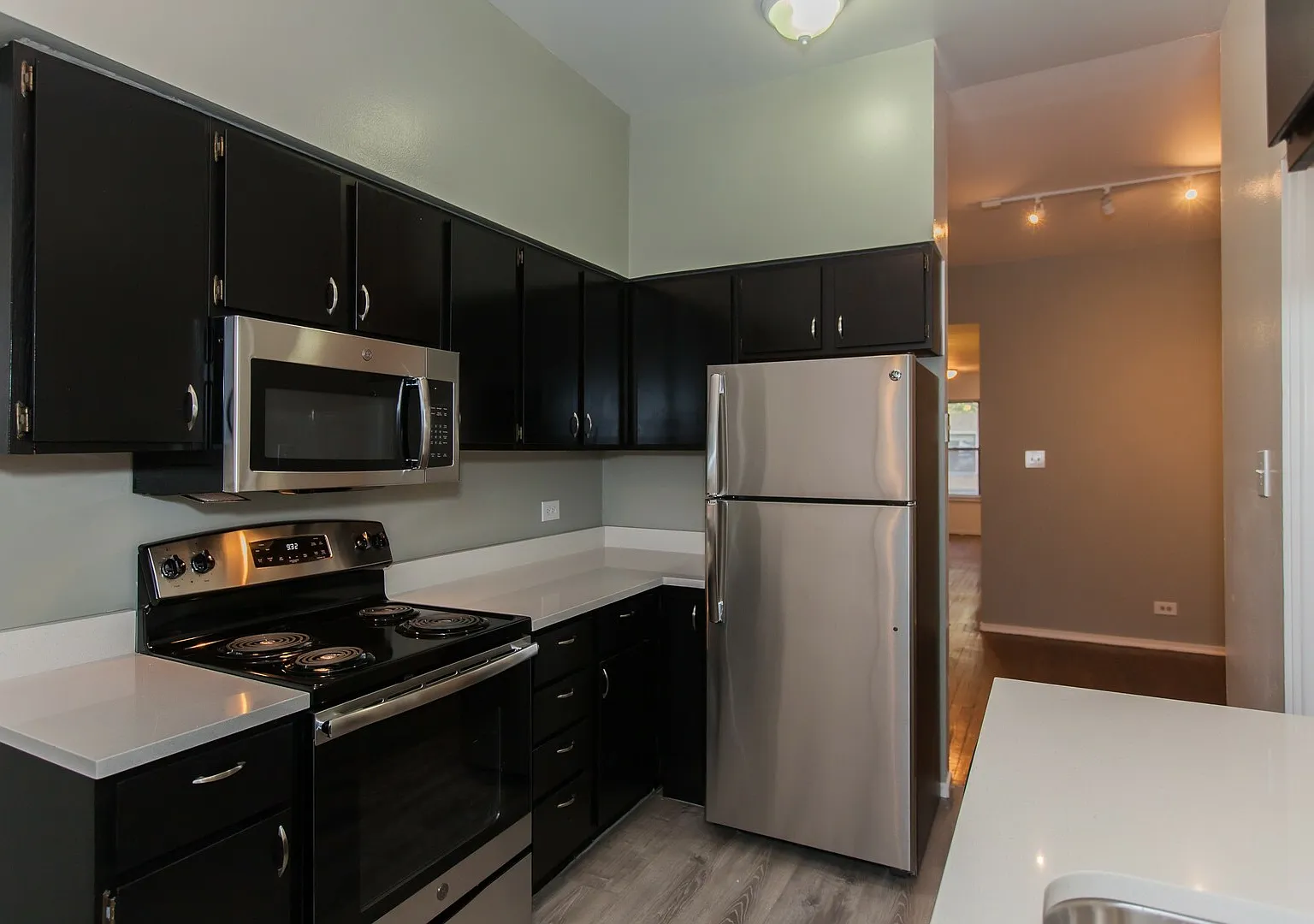 2 bed, 1.0 bath, 900 sqft, $2,800 — Photo 3