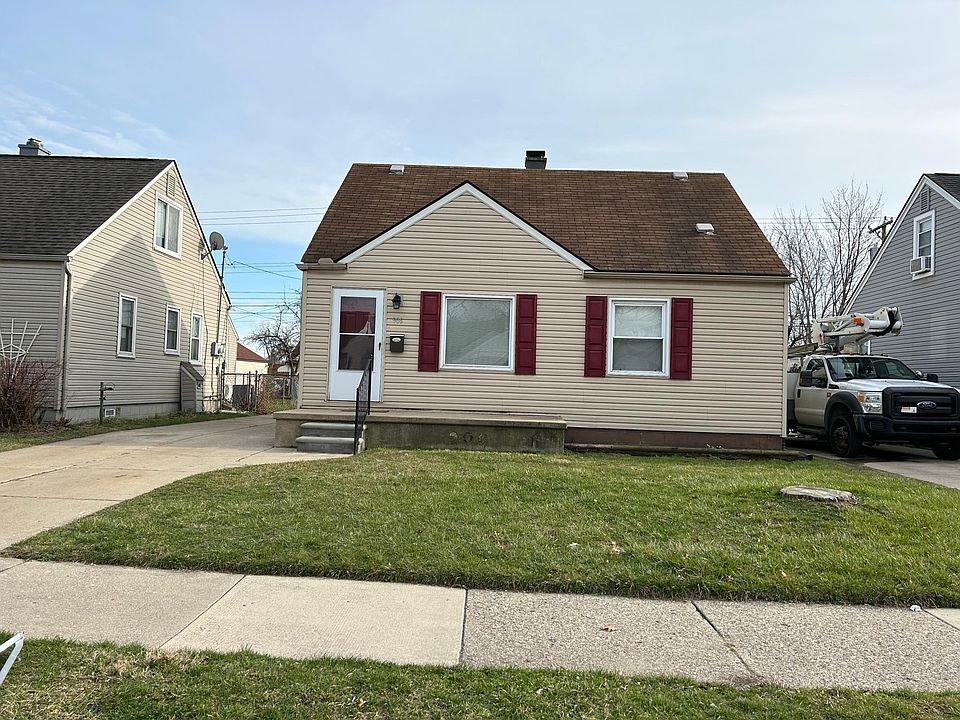 1st image of 906 E Rowland Ave