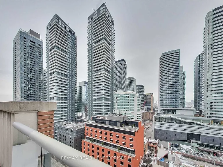 250 Wellington St W #1435 — Photo 47