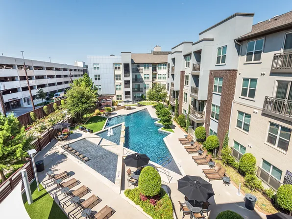 AVANT on Market Center