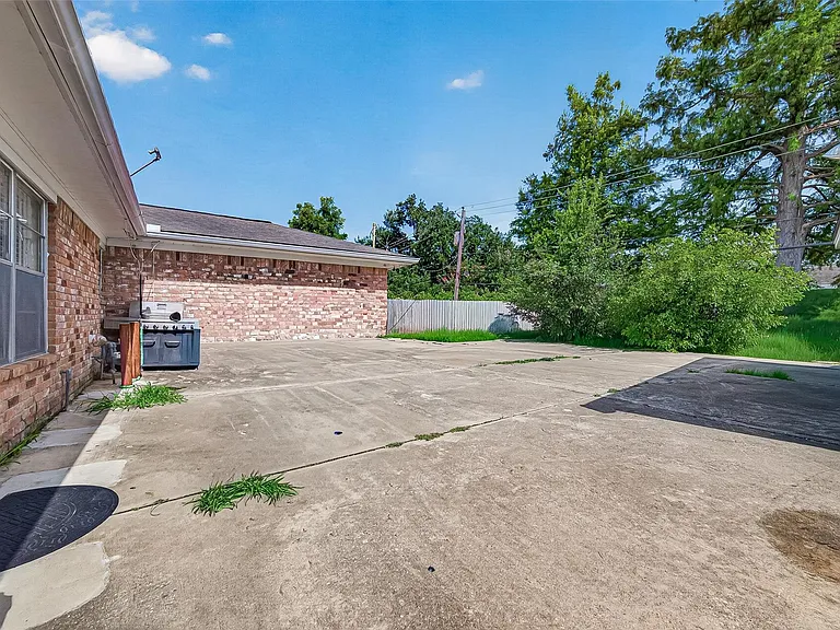 8831 Sandstone St — Photo 30