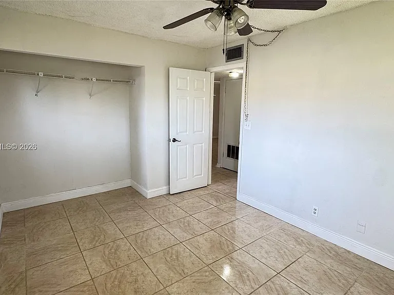 5525 Lakewood Cir N #215 — Photo 8