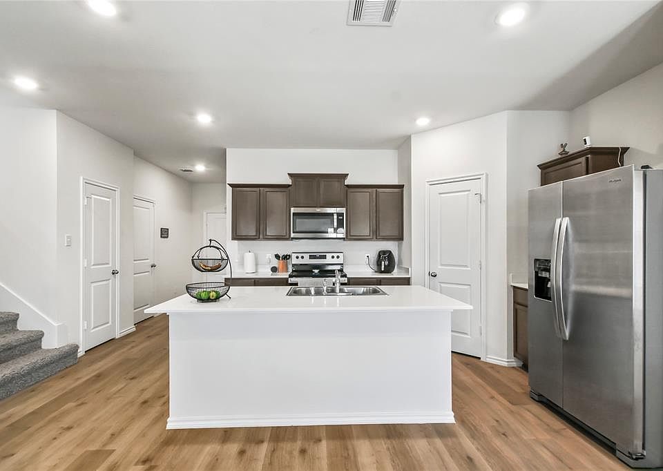 1st image of 755 Amelia Ct #755