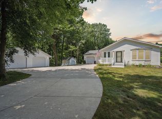 10832 Cooper Rd, Pleasant Lake, MI 49272