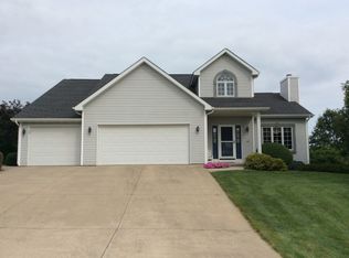 958 202nd Ave, Pella, IA 50219