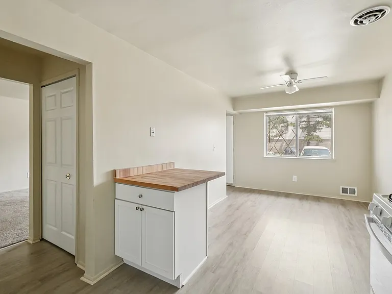 Creekside Apartments — Photo 24