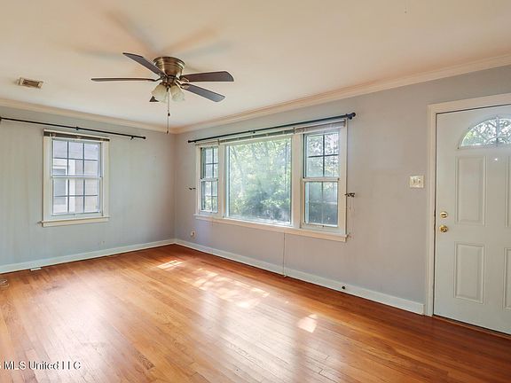 4th image of 4114 Oak Ave