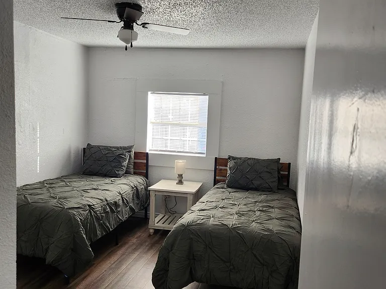 815 N Deahl St #6 — Photo 6
