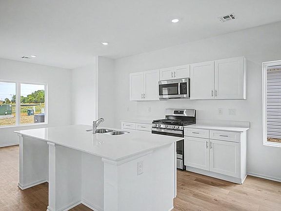 4th image of 3640 Maggie Rd