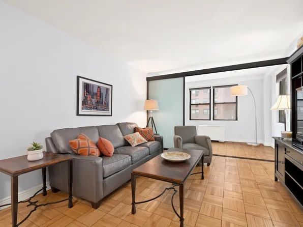 201 East 21st Street 7A image 1 of 6