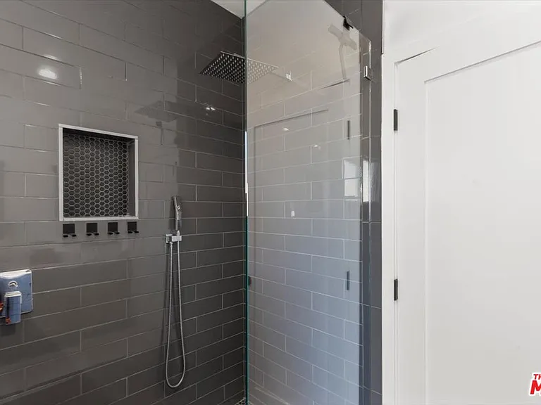 5152 Hartwick St — Photo 32
