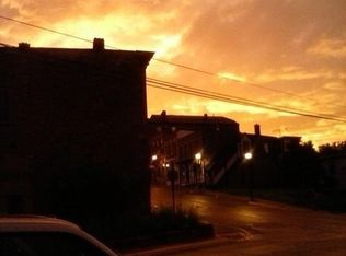 221 W Commerce St, Mineral Point, WI 53565