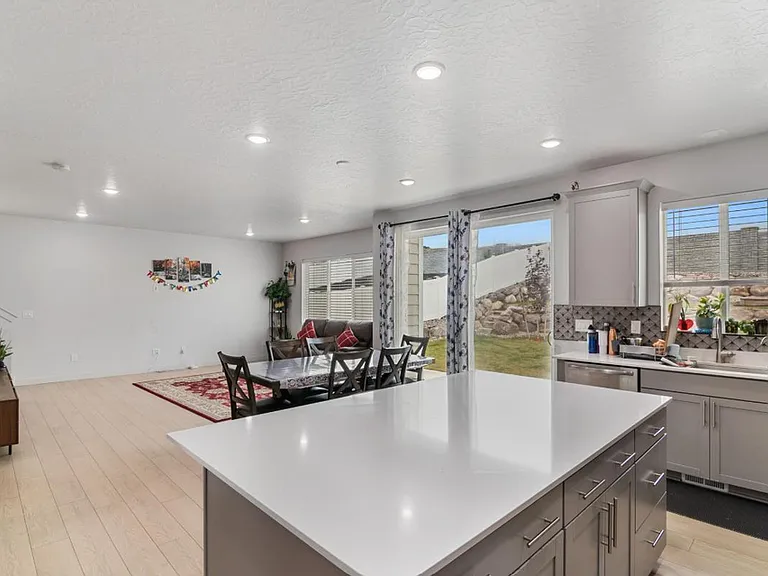 2613 N Snowberry Dr — Photo 3