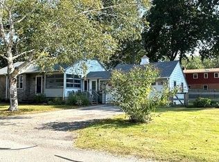 106 Pettaquamscutt Lake Rd, Narragansett, RI 02882