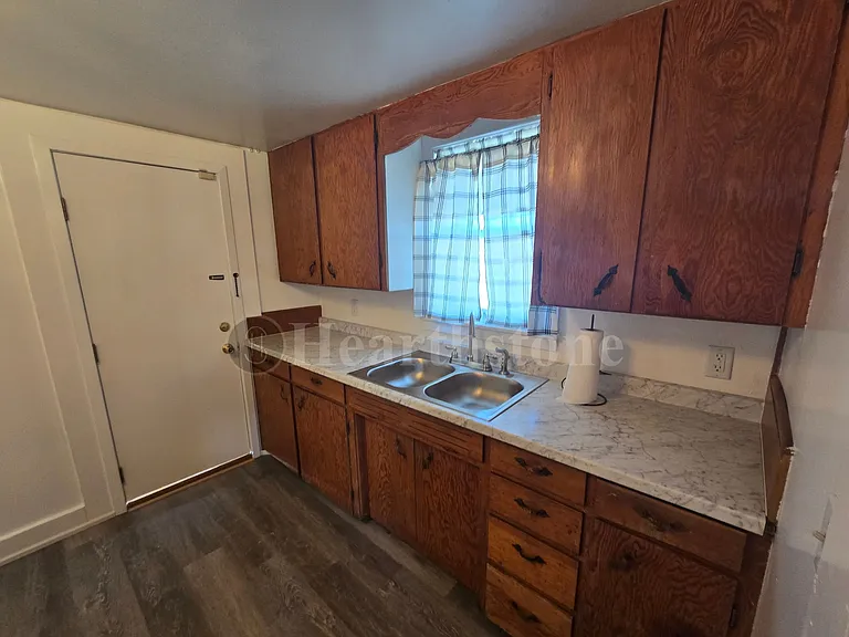 316 N Walnut St — Photo 6