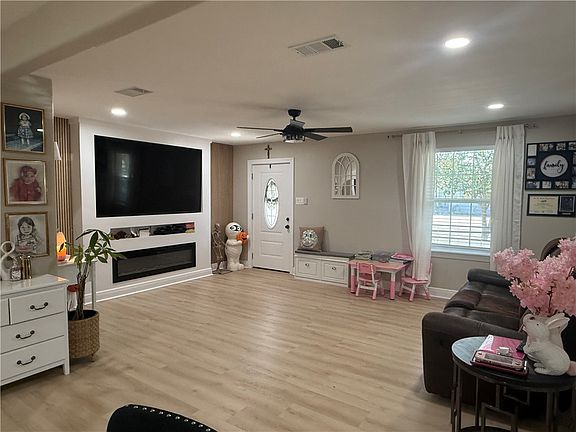 4th image of 106 Adams Dr