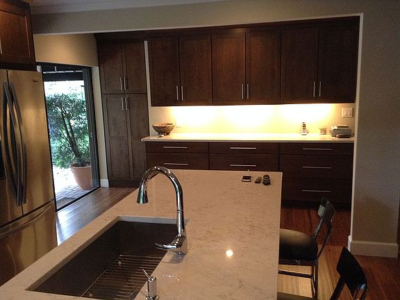 4th image of 1101 Poinsettia Ave