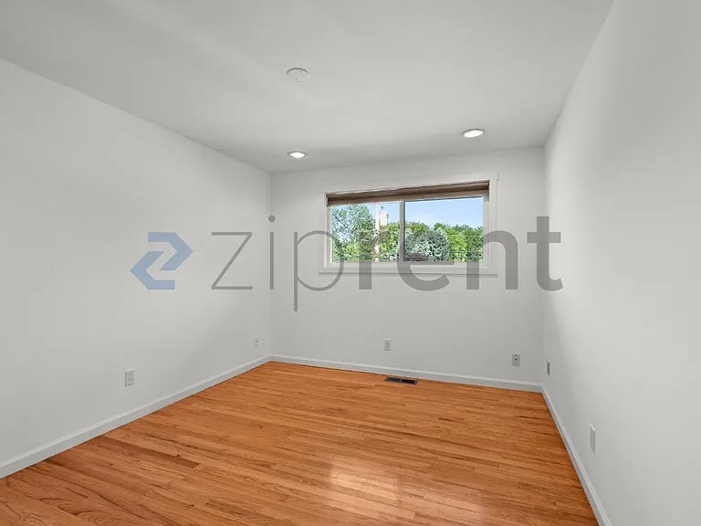 2915 Harris Pl S — Photo 10
