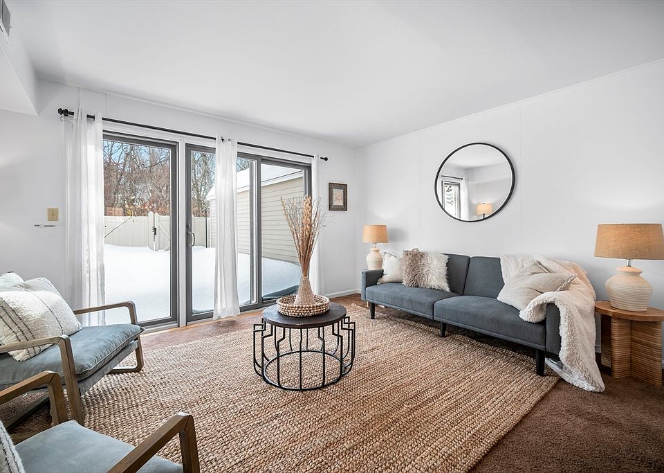 1st image of 907 Windsor Dr Unit 907