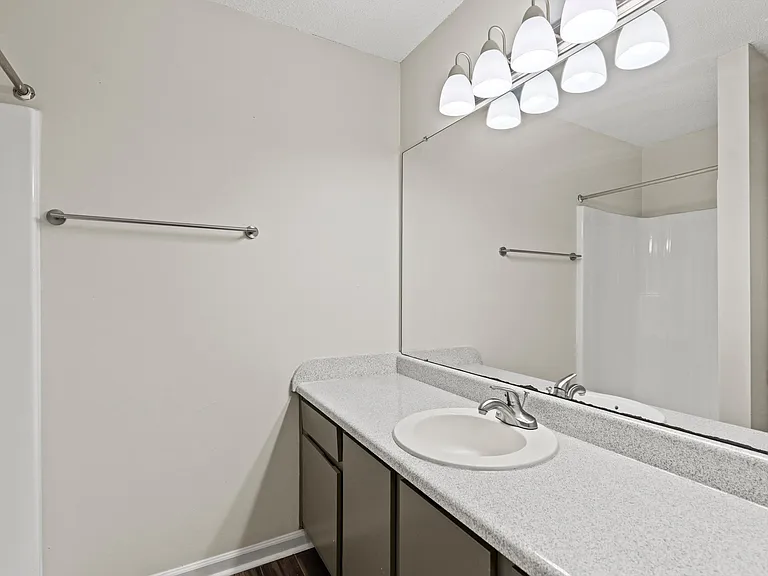 Park Towne Apartments — Photo 11